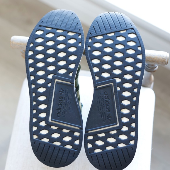 Adidas Mens NMD R2 Sneakers Green with Camouflage Size 11 US Mint Condition - Picture 9 of 9